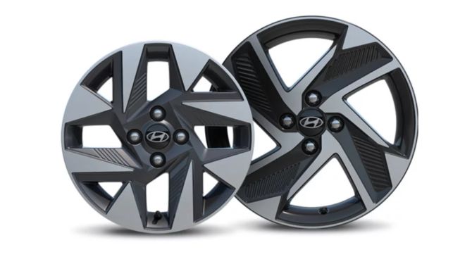 Diamond-cut alloy wheels.