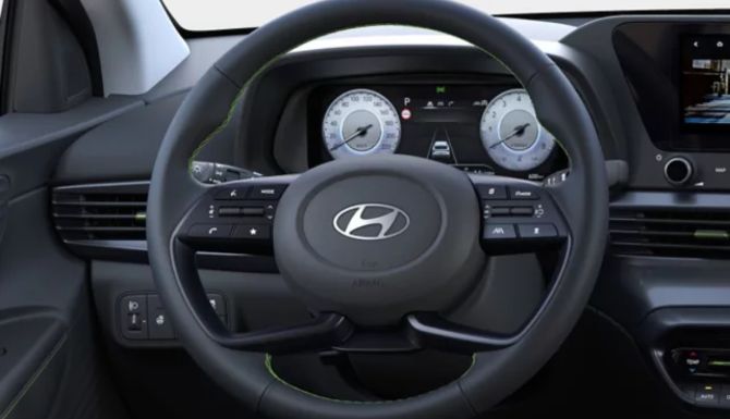 Sporty 4-spoke steering wheel.